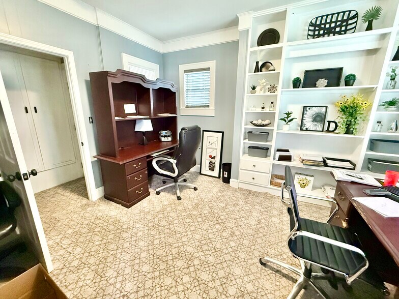 More Photos Of 208 N Gloster St, Tupelo Office For Sale