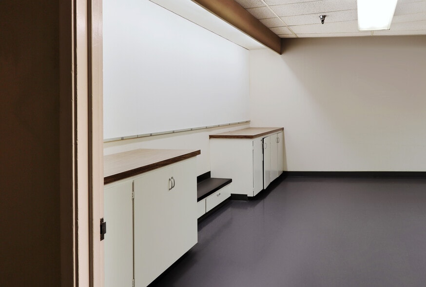 More Photos Of 1931 G St, Fresno Warehouse For Sale