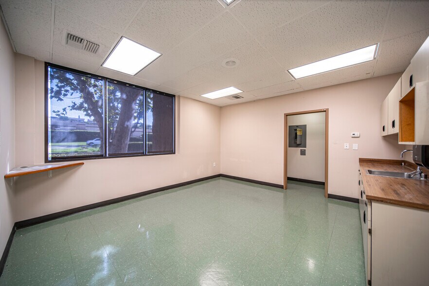 More Photos Of 17899 Colima Rd, City Of Industry Bank For Lease