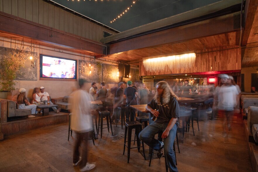 More Photos Of 540-546 S Coast Highway 101 Hwy, Encinitas Bar For Sale