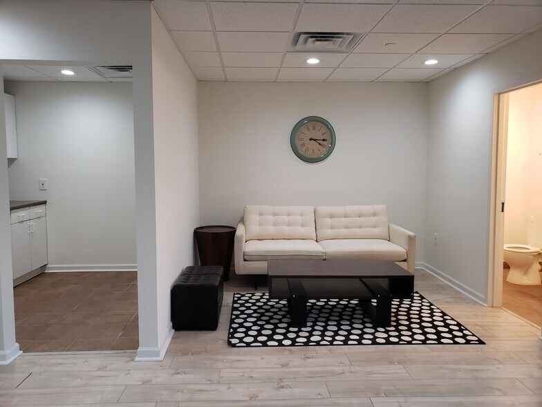 More Photos Of 725 River Rd, Edgewater Medical For Lease