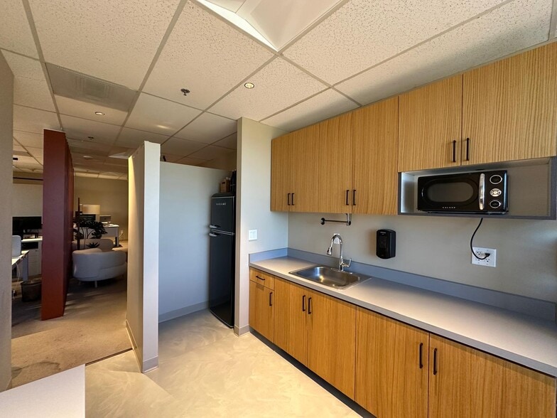 More Photos Of 1999 S Bascom Ave, Campbell Office For Lease