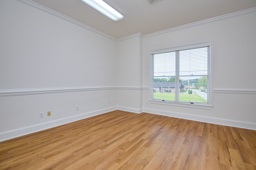 More Photos Of 21000 Torrence Chapel Rd, Cornelius Office Residential For Lease