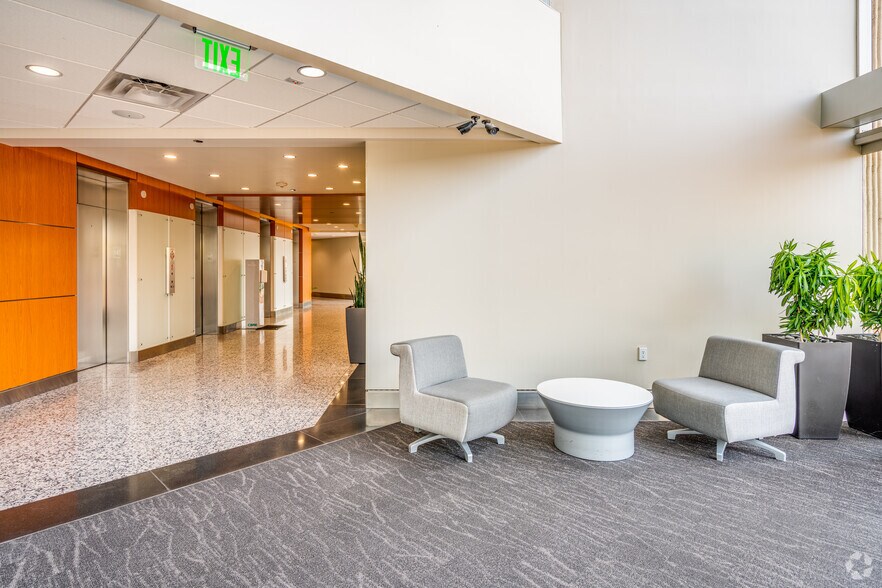 More Photos Of 2111 E Highland Ave, Phoenix Office For Lease