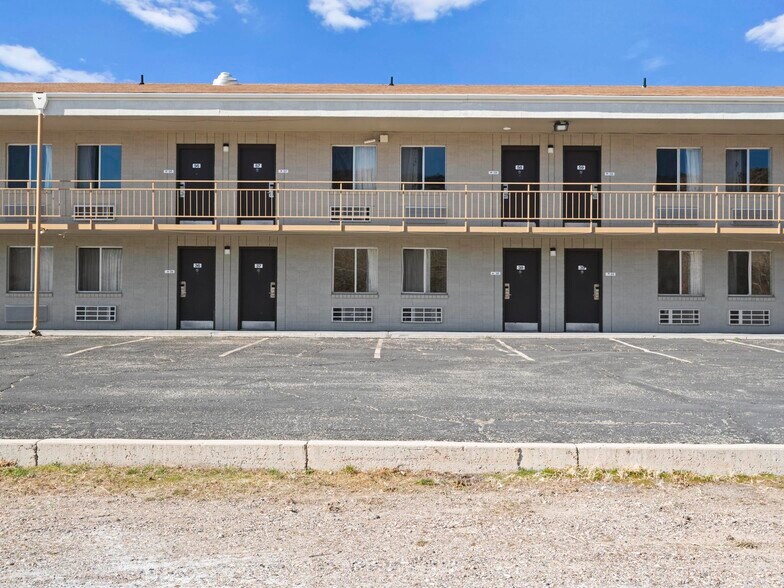 More Photos Of 1225 S State St, Salina Hotel For Sale