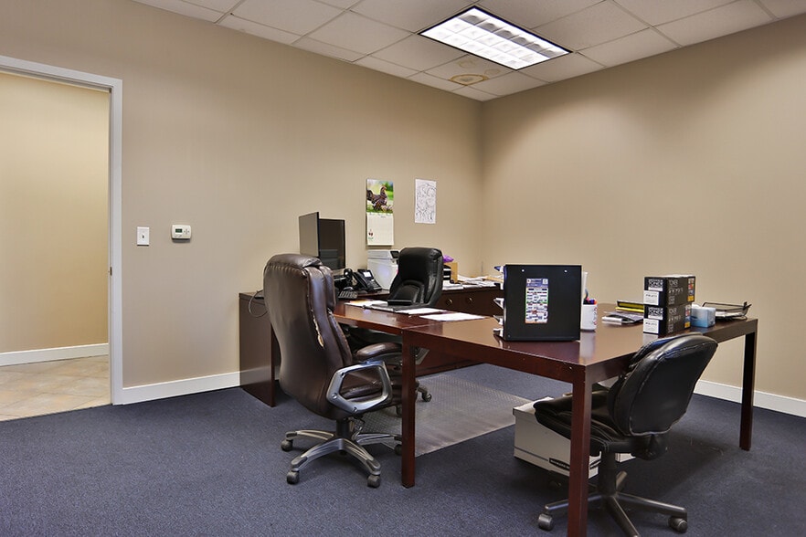 More Photos Of 1209-1215 N FM 3083 Rd E, Conroe Warehouse For Lease