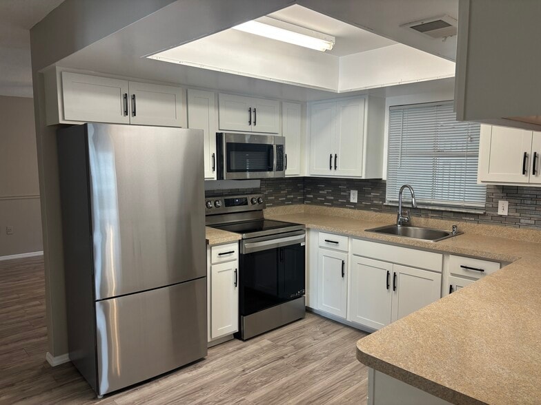 More Photos Of 5715 26th St W, Bradenton Office For Sale