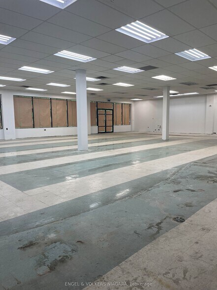More Photos Of 2895 Saint Paul Ave, Niagara Falls General Retail For Lease