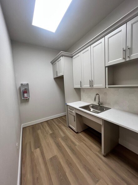 More Photos Of 16702 House Hahl Rd, Cypress Medical For Lease