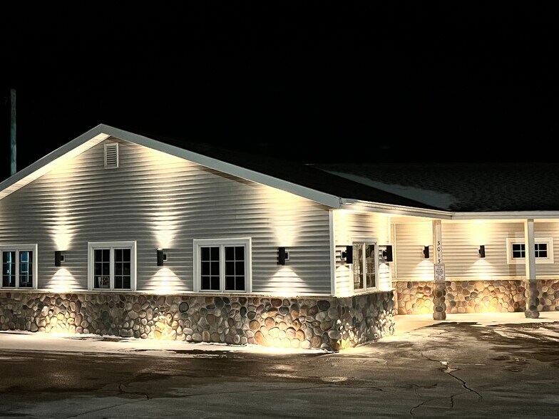 More Photos Of 3009 Forest Ave, Two Rivers Specialty For Lease