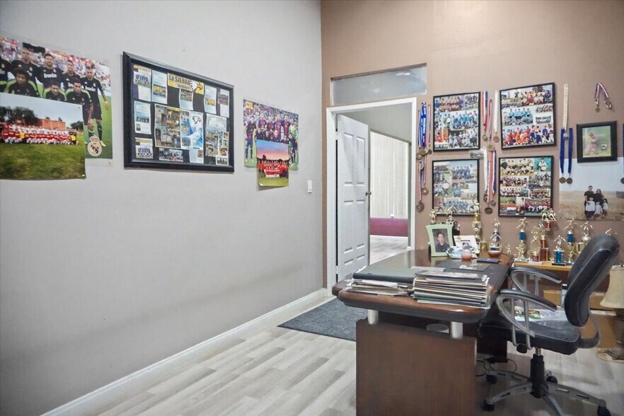 More Photos Of 1427-1431 S Pacific Ave, San Pedro Storefront Retail Office For Sale