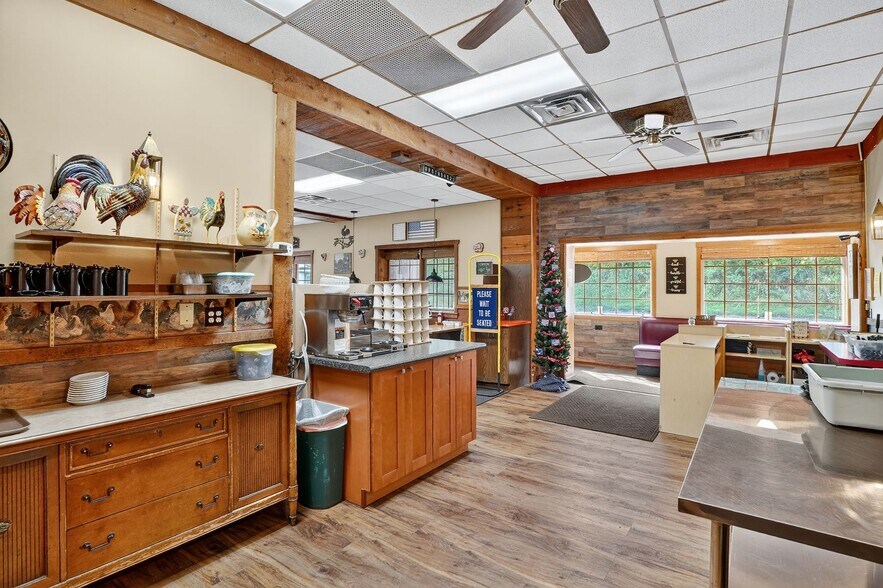 More Photos Of 550 McKeesport Rd, Elizabeth Freestanding For Sale