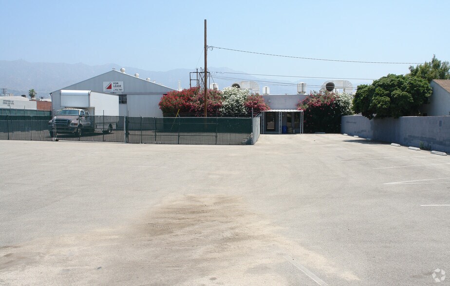 More Photos Of 1120-1208 W Isabel St, Burbank Warehouse For Lease