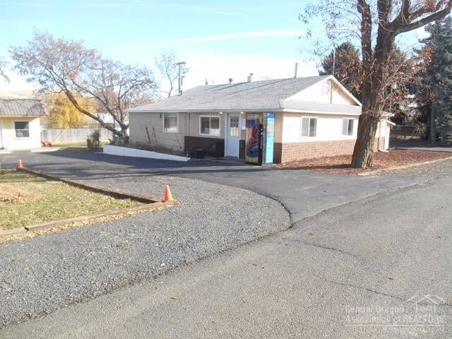 More Photos Of 616 Mill St, Maupin Hotel For Sale