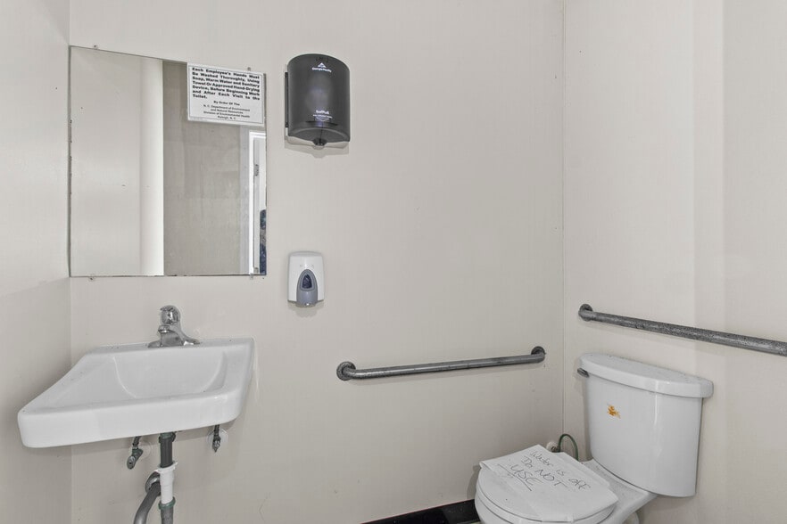 More Photos Of 470 N 4th St, Aurora Freestanding For Sale