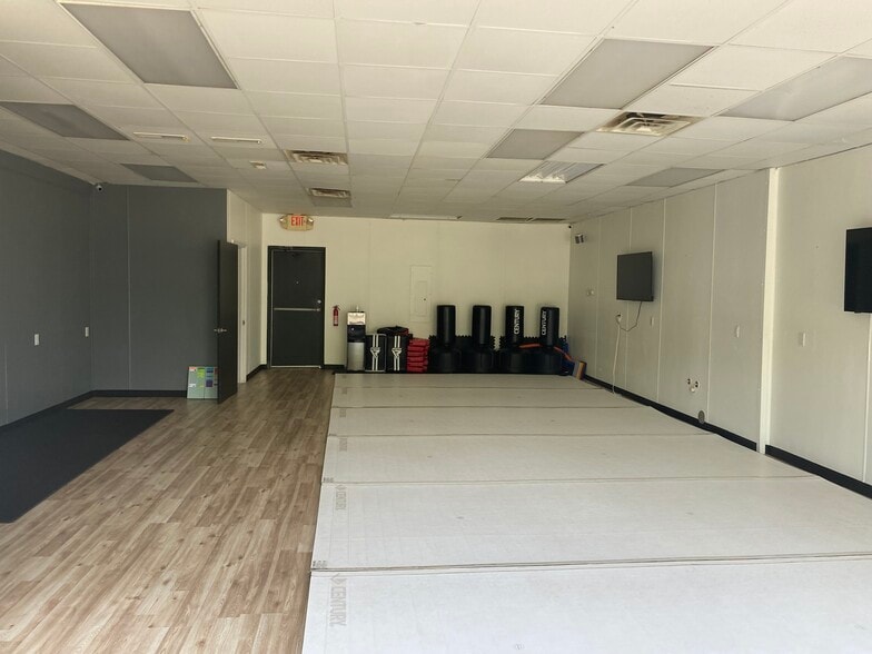 More Photos Of 11624 N US 15-501, Chapel Hill Freestanding For Lease