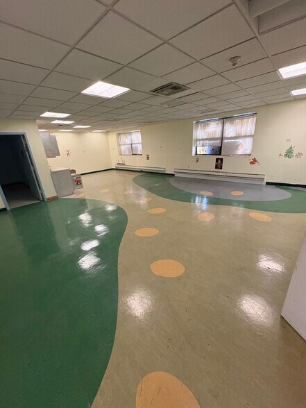 More Photos Of 33 Somers St, Brooklyn Schools For Lease