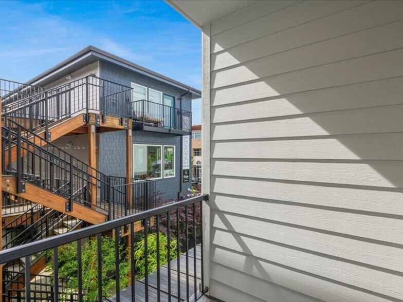 More Photos Of 5042 NE Fremont St, Portland Apartments For Sale