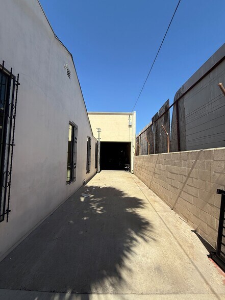 More Photos Of 8226 Salt Lake Ave, Cudahy Warehouse For Sale