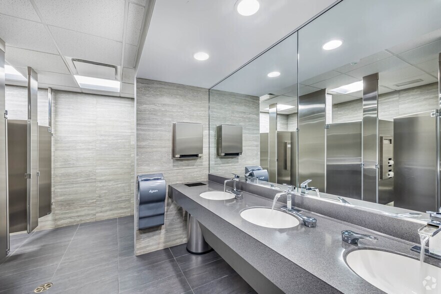 More Photos Of 300 Jericho Quadrangle, Jericho Unknown For Lease