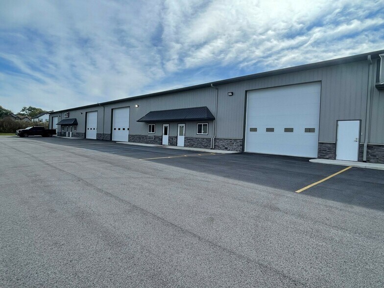 More Photos Of 8215 Taney Pl, Merrillville Warehouse For Lease