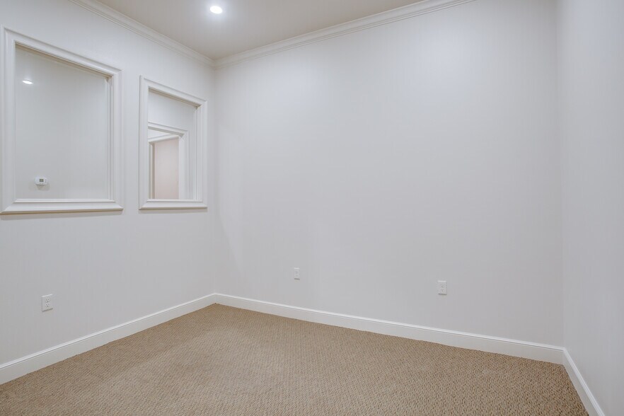 More Photos Of 5760 40th St, Lubbock Office For Lease