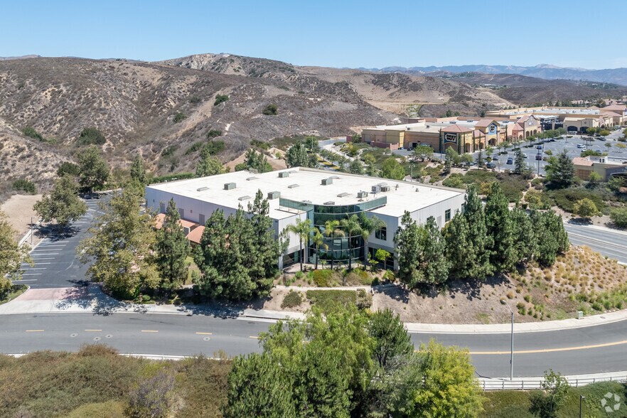 More Photos Of 997 Flower Glen St, Simi Valley Manufacturing For Lease