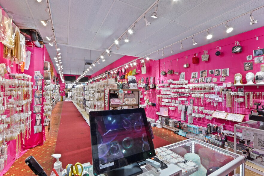 More Photos Of 1152 Santee Alley, Los Angeles Storefront For Lease