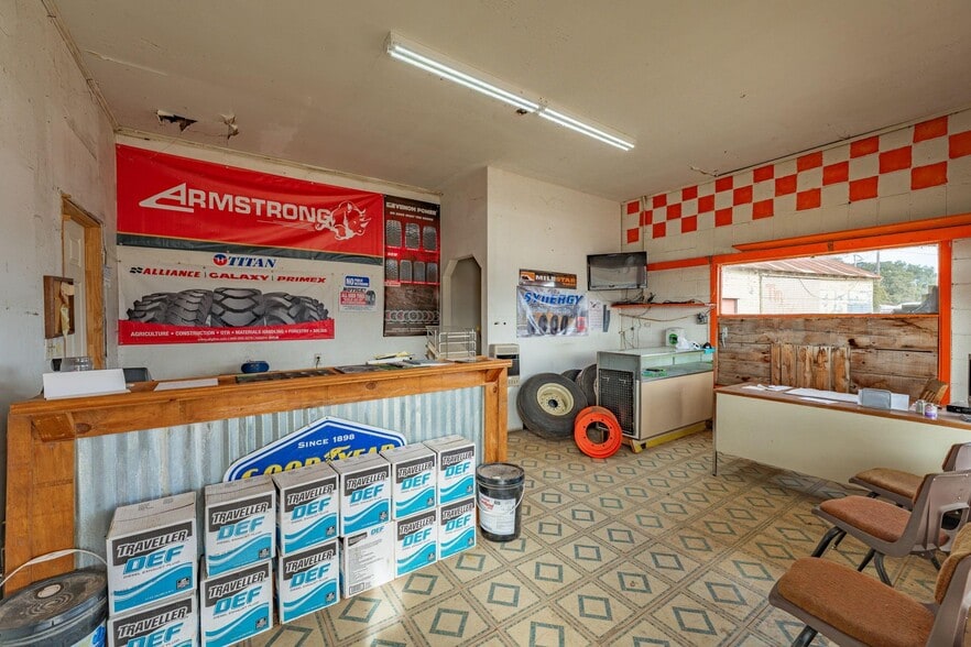 More Photos Of 100 Commerce st, Gustine General Retail For Sale