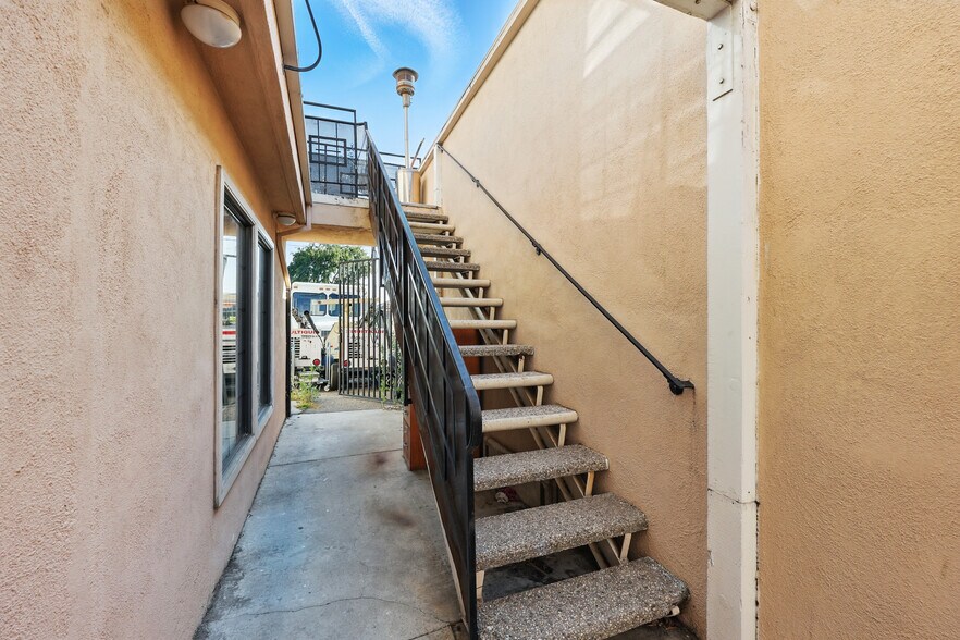 More Photos Of 5428 E Beverly Blvd, Los Angeles Office For Sale