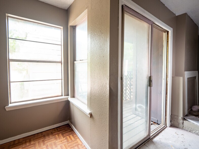 More Photos Of 5924 NW 10th St, Oklahoma City Apartments For Sale