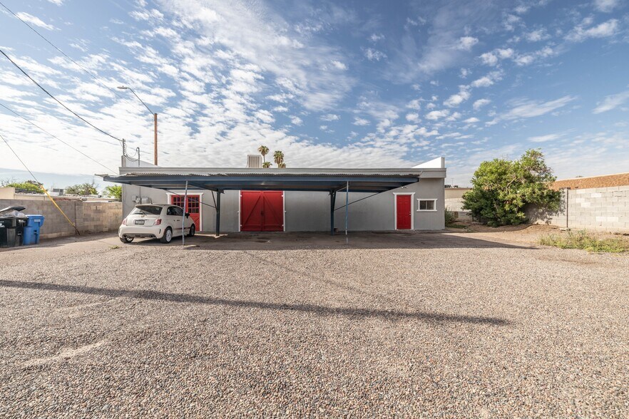 More Photos Of 2423 W Campbell Ave, Phoenix Warehouse For Lease