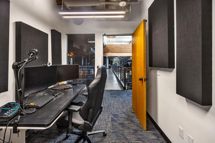 More Photos Of 1615 16th St, Santa Monica Loft Creative Space For Lease