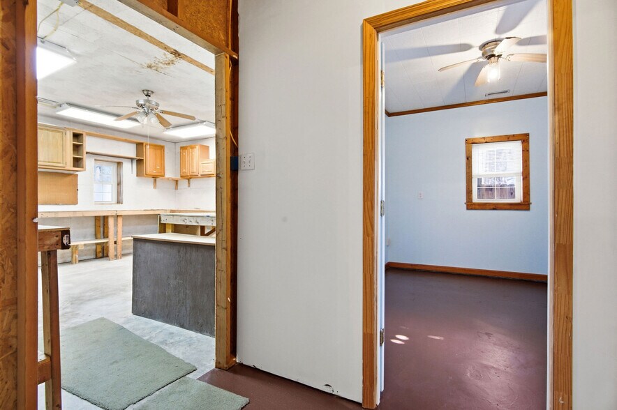 More Photos Of 201 N Wilmington St, Richlands General Retail For Sale