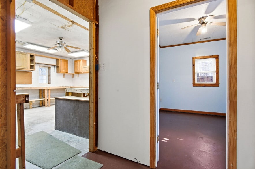 More Photos Of 201 N Wilmington St, Richlands General Retail For Sale