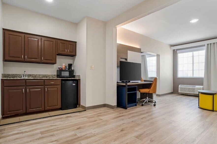 More Photos Of 122 Plaza Dr, Hattiesburg Hotel For Sale