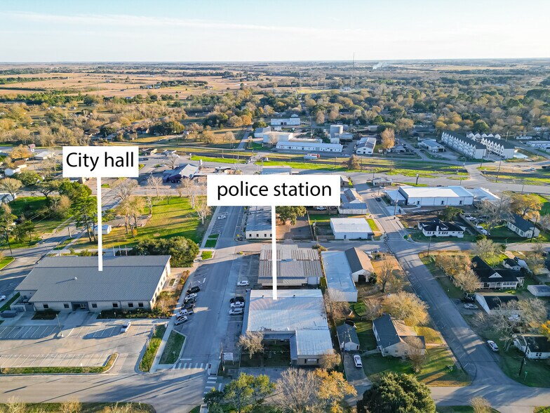 More Photos Of 1219 Farr St, Waller Office Residential For Sale