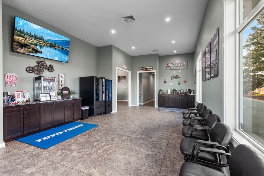 More Photos Of 8615 E Trent Ave, Spokane Valley Auto Repair For Sale