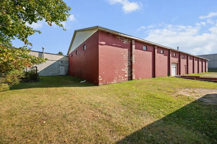 More Photos Of 204 Grand Ave, Clarion Warehouse For Sale