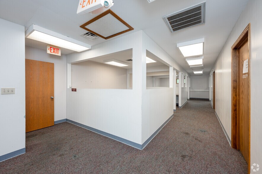 More Photos Of 1515 S 19th St, Elwood Office For Sale