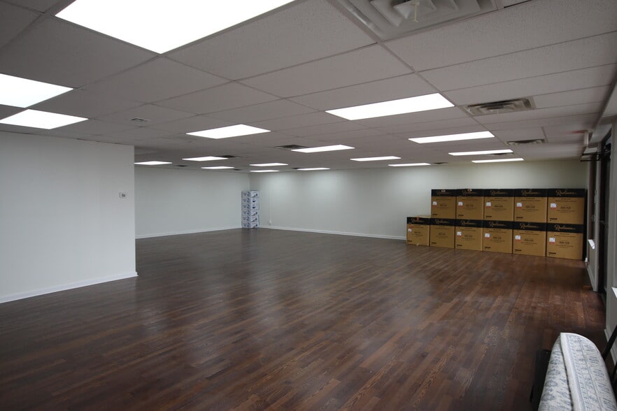 More Photos Of 6124 E 51st Pl, Tulsa Unknown For Lease