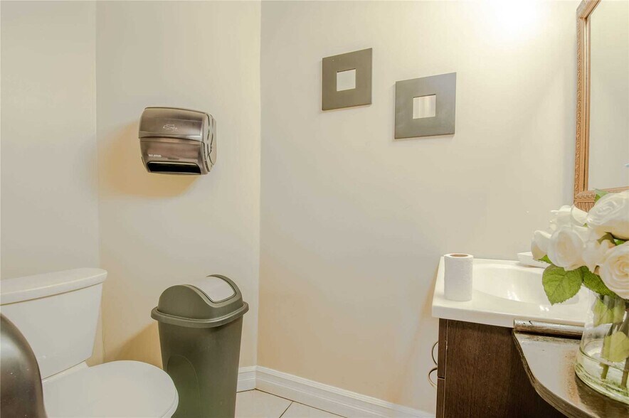 More Photos Of 62 Dunlop St W, Barrie Storefront Retail Residential For Sale