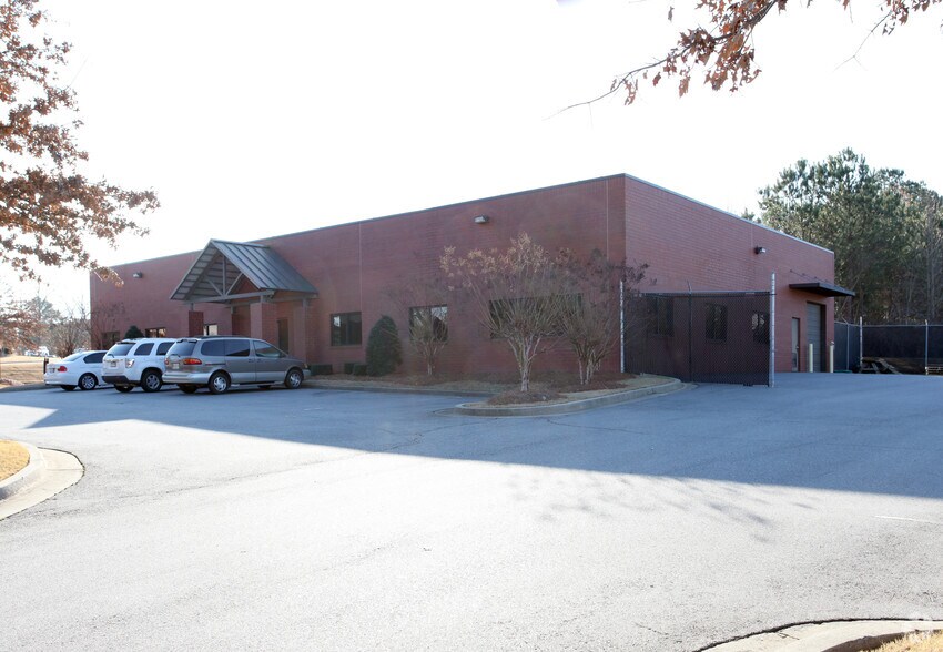 More Photos Of 403 Swanson Dr, Lawrenceville Flex For Sale