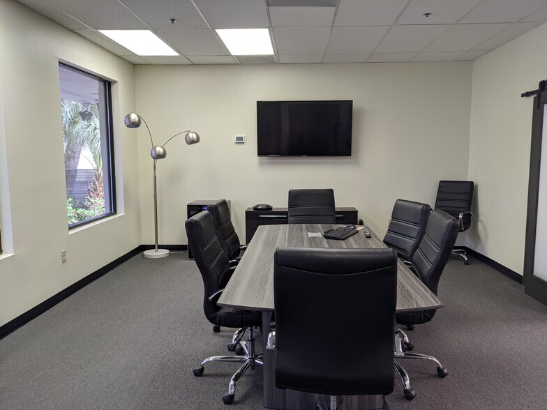 More Photos Of 5905 Johns Rd, Tampa Warehouse For Sale