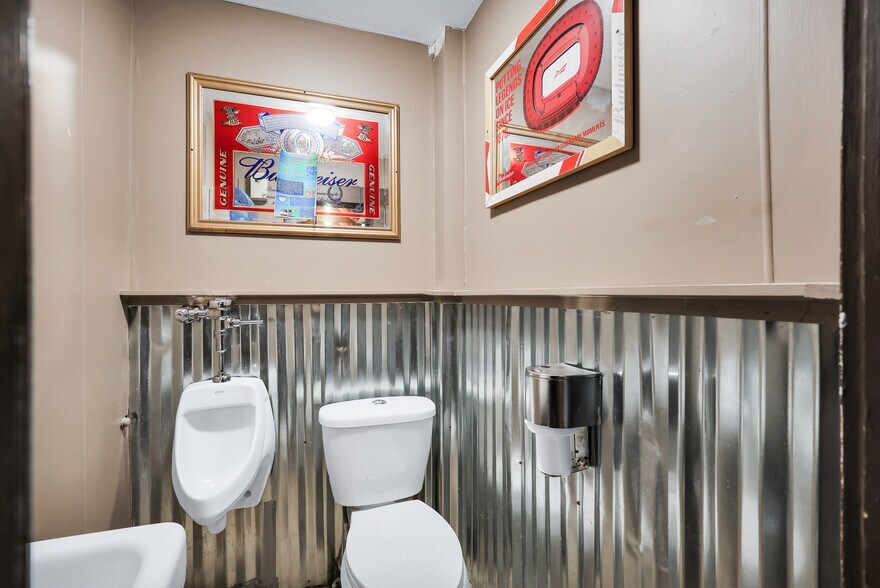 More Photos Of 2926 N Monroe St, Spokane Bar For Sale