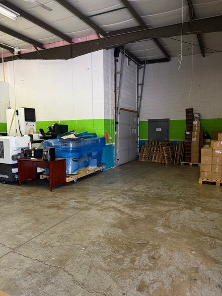 More Photos Of 12137 Rhea Dr, Plainfield Warehouse For Lease