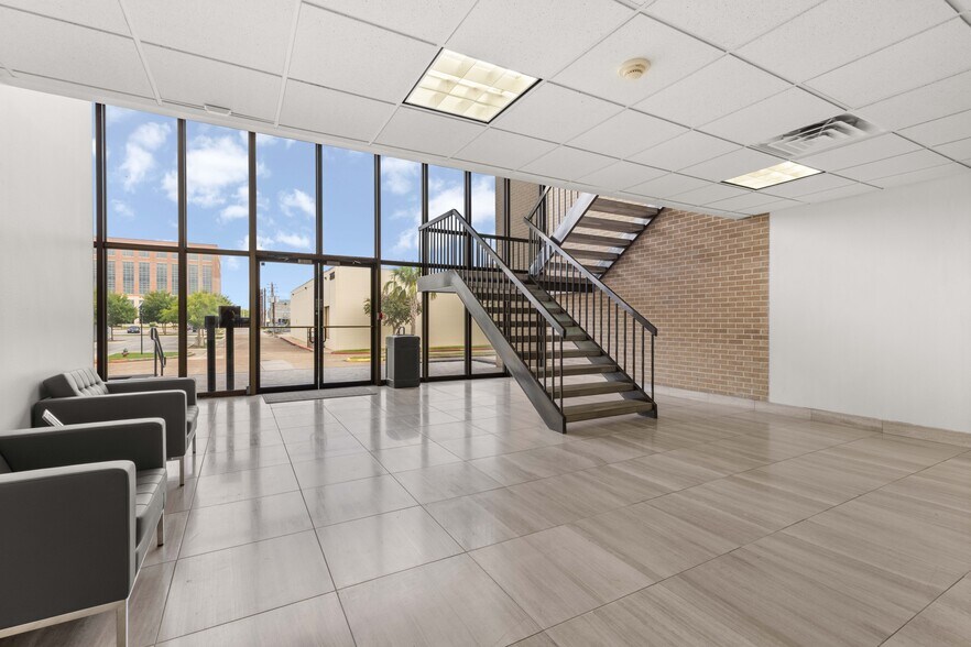 More Photos Of 2045 Space Park Dr, Houston Medical For Sale