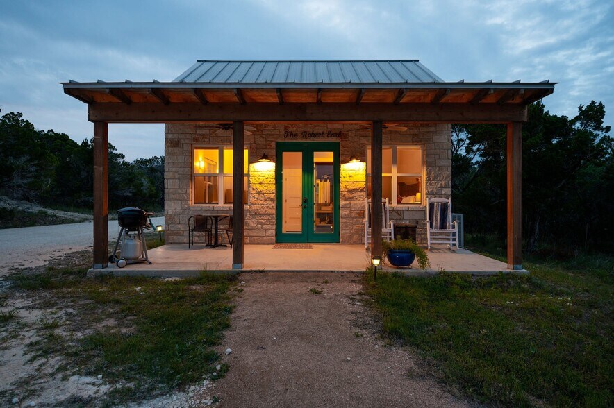 More Photos Of 7400 McGregor Ln, Dripping Springs Hotel For Sale