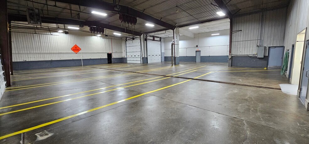 More Photos Of 3845 S 27th St, Franksville Service For Lease