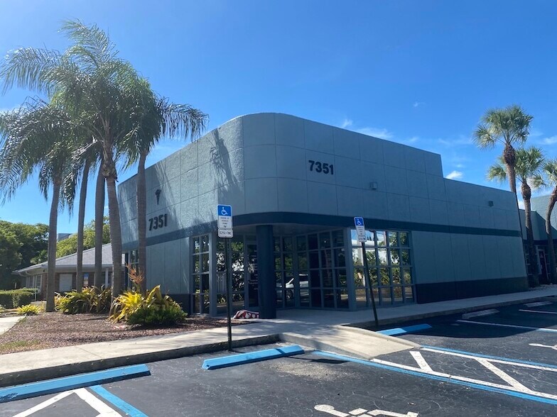 More Photos Of 7351 W Oakland Park Blvd, Fort Lauderdale Office For Sale